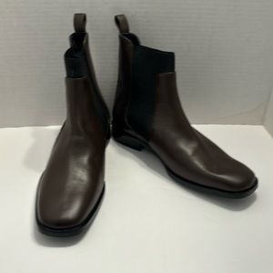 New Everlane dk brown Chelsea boot. 7.5